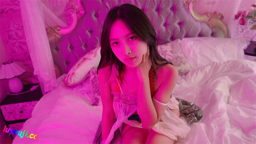 爱情:死亡与比基尼/Love Death Bikini